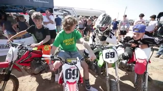 Kid at mall wants to fight!