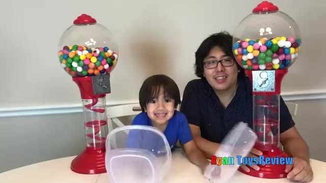 GIANT DUBBLE BUBBLE GUMBALL MACHINE Bubble Gum Challenge Giant JawBreaker Gross Sour Cry baby candy
