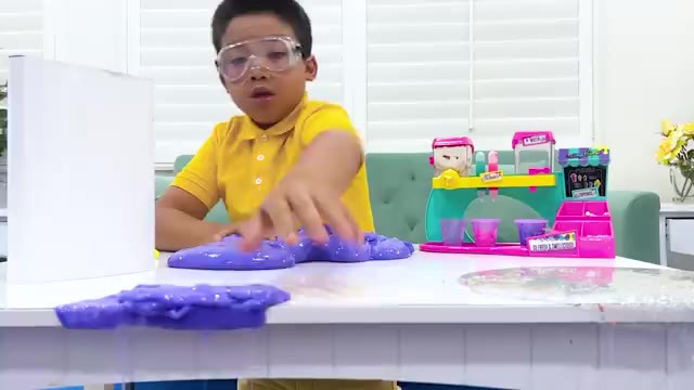 Ellie Eva & Eric Learn Science with Balloon Pop Experiments for Kids