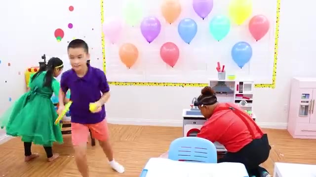 Jannie Pretend Play Staged Real or Fake Food Challenge for Kids